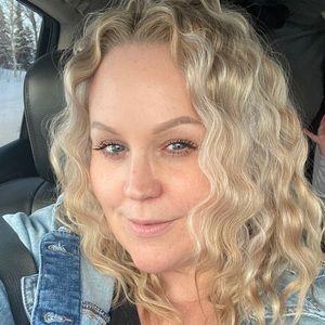 Meet your Posher, Laurie